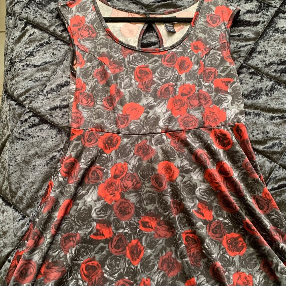 XL Stretchy Black & Red Rose 🌹 Hot Topic Dress